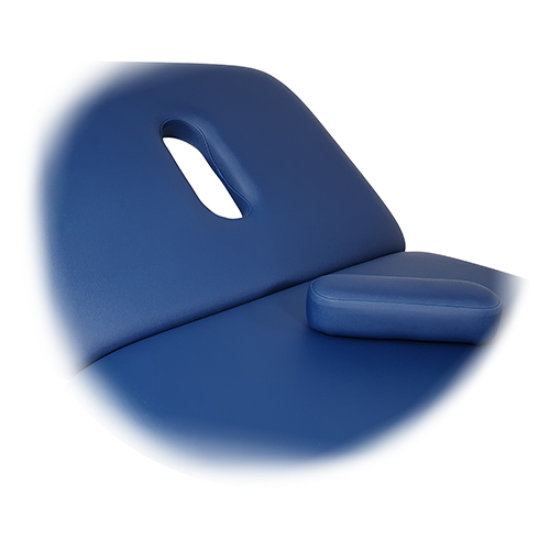 Nasenschlitz eingepolstert in das Kopfteil